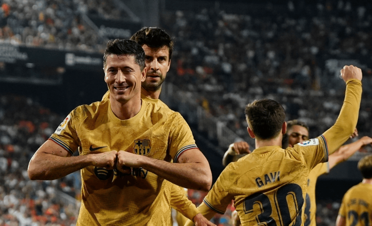 亚博体育在线-姆巴佩与40激战TL分钟，持续失利胜负难料！，莱万多夫斯基焦点对战赛场气氛高涨-亚博体育在线